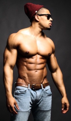 Hot black dude Follow: http://imrockhard4u.tumblr.com