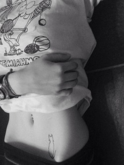 confessions-of-a-teenage-outcast:  My hipbones never show and I hate that so much but yesterday they did 