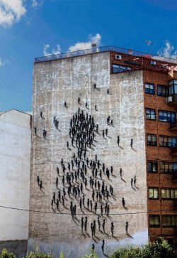 asylum-art:  Squiggly, Figures Building in Spain 