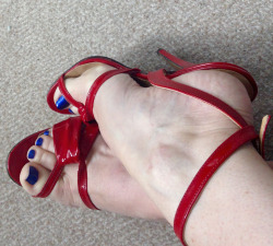 kaskerak: My favourite feet in my favourite Leatherworks 5″ heeled sandals :)