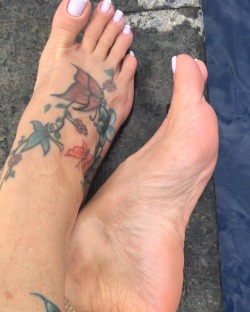 jfc223:  @ada_toes_2012 #pies #pied #pieds #piedini #pés #pezinhos #barefoot #feet #foot #wrinkles #yogafeet #feetlovers #footporn #feetporn # #footmodel #feetmodel #footfetishnation #footfetish #feetlovers #prettyfeet #prettytoes #footgoddess #flipflops