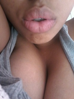 ribprotectors:  classysweetskoala:  Silly me  Lips and cleavage my fav!!!