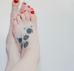 Neatfeetandrepeat:  Mehbil:  I Need A Pedicure. And My Tat Needs A Touch-Up.  These