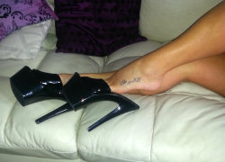 sole-girl:  donning a pair of my killer heels…. right now … u like ?