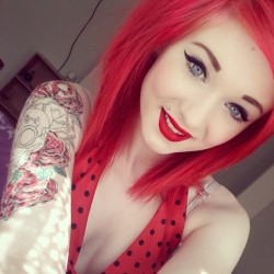 plasticsmooth:  Smiles because it’s sunny #redhead #tattoo  lovely