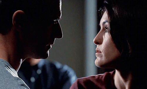elliot-olivia:  I bet I know what you’re thinking. Bet you don’t. Elliot Stabler and Olivia Benson in Law &amp; Order: SVU – Season One.
