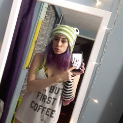 😘😘😘 #o0pepper0o #canadian #toque #punkychicks #pierced #alt #mirrorselfie #phoneception #cammodel #chaturbate #cam4 #youkandy #manyvids #colourfulhair