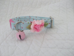 cattoysandgear:  Shabby Chic Cat Collar Blue with Baby Rose Buds with Bell Cat Breakaway Collar Custom Made cat toys 