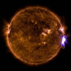 Flare Well AR2673 #nasa #apod #sdo #gsfc #sun #star #ar2673 #solarflare #cme #coronalmassejection #eruption #magneticfields #sunspot #solarsystem #space #science #astronomy