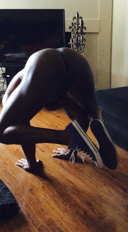 Nude yoga rockin the Chuck’s..Love these Periwinkle Oxfords…