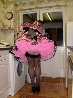 petticoatedqueen: fedomsissy:  http://fedomsissy.tumblr.com/archive  Do you like to take risks …. Like spending time in the washroom …. with no blinds or curtains …. with the possibility that the neighbours may see you … all dressed up like