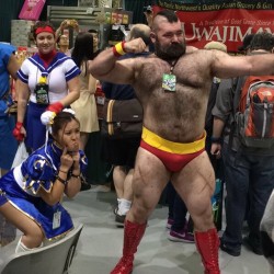 pacodestroyer:directorbear:8foldhero:maddrmaddy:iamosi:The Red Cyclone. #zangief #chunli #ECCCSakura gets me.those thighs though???  Damn. That is a fine Zangief.  Omg he is perfect