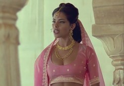 basedqueensb:  coquettish-kitten:  supermodelgif:Sarita Choudhury in Kama Sutra: A Tale of Love (1996)  the costumes in this film are incredible.   ^^^^