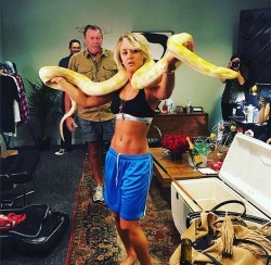 Gossypics:  Kaley Cuoco Http://Ift.tt/1Shq9Re  One He&Amp;Rsquo;Ll Of A Body On Kaley