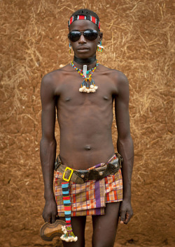 global-musings: Tsemay man with sunglasses Location: Ethiopia Photographer: Eric Lafforgue 