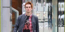 flinnsey:  So this is Archie in the CW’s Riverdale 
