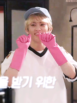neotechs:  the world’s cutest cleaning boy ♡  