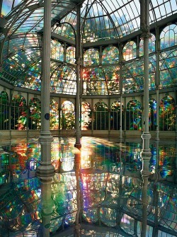  ART: Kimsooja’s Room of Rainbows South Korean-born artist Kimsooja has had a long, intense career full of installations, performances, photography, videos and site-specific project. This particular installation from 2006 is at the Palace de Cristal