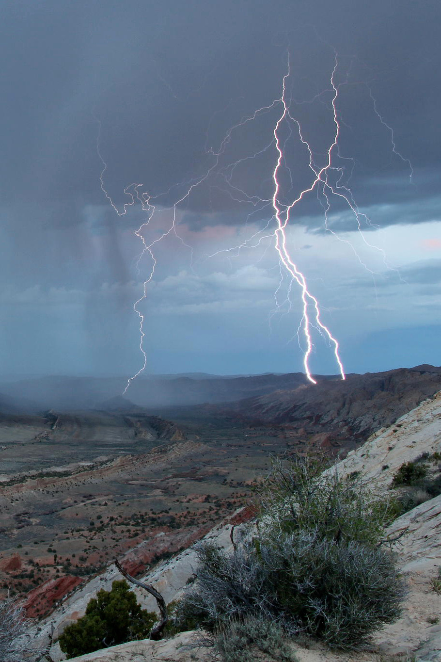 expressions-of-nature:Strike! / Capitol Reef National Park, Utah U.S.by: Christian