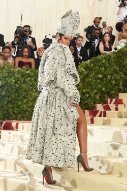fancifullybookish: My favorite looks from the Met Gala 2018 - Heavenly Bodies: Fashion and the Catholic Imagination.   Rihanna in Maison Margiela  Ariana Grande in Dolce &amp; Gabbana  Lana del Rey in Gucci  Zendaya in Versace 