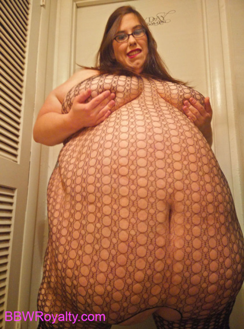 a-frank-admirer:  Hazel looks so tempting here…You add food to her and it gets turned into beautiful pounds of pure fat jelly. And you know exactly where it goes too.http://bbwroyalty.com/Hazel/index.html