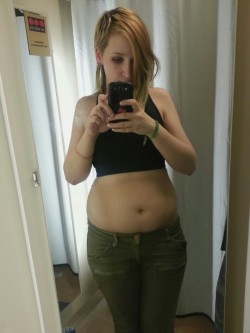 genderjuice:  genderjuice:  my body type is weird cause im average everywhere but 99% of my fat goes to my stomach wtf   just a reminder that this is my tummy   Look at this incredibly cute person o m g 