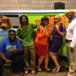 blackcooliequeenreign:  king-emare:  psalmsofraven:  cosplayingwhileblack:  Characters: Shaggy, Velma, Daphne, and FredSeries: Scooby-Doo  I am here for a Black Scooby gang  Who dis nigga in the blu???  The scooby lol hence the blue shirt lmao