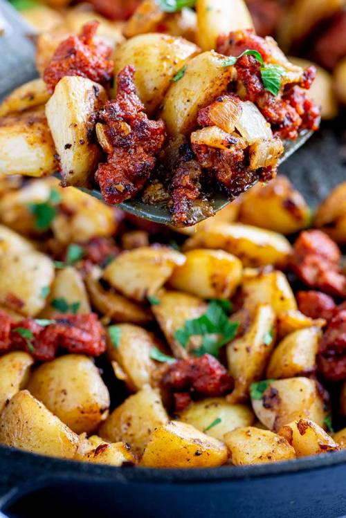foodffs:  Chorizo Hash – Skillet Chorizo PotatoesFollow for recipesIs this how you roll?