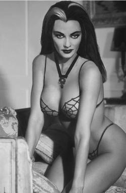 brownyellowpuertoricanandasian:  Yes,  that’s really lily munster aka Yvonne DeCarlo.   I didn’t know either. 