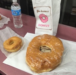 drankinwatahmelin:  mariannadominicana:  graceless-goddess:  afro-arts:  Dat Donut  www.datdonut.com  Chicago, IL  CLICK HERE for more black owned businesses!  Wow. My heart. And stomach  I need to hit up this place immediately   thats a big ass donut.