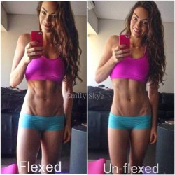 sexygymchicks:  @emilyskyefit: I thought I’d show how different flexed abs compared to un-flexed abs looks. A lot of people see a fit girl flexing and think it looks disgusting and manly. Just because you have some visible abs doesn’t mean you walk