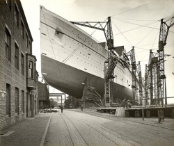 messytimetravel:  1931 : RMS Empress of Britain under construction Curated by Chris Wild