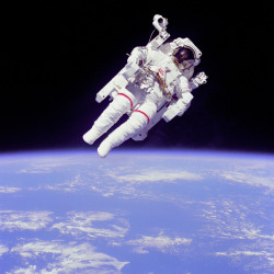staceythinx:  Selections from the Huffington Post’s terrific gallery of 25 Iconic Images of Astronauts Floating in Space 