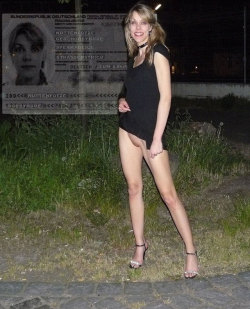 brandenburg-sex:  deutsche-nacktbilder:  Ayla slut - Exhibitionistische Nacktsau und vollperverse Gangbanghure aus Berlin https://allefrauensindhuren.tumblr.com   Geiles fickvieh