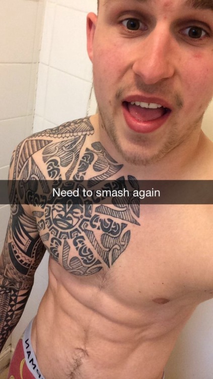 straightlad81:ukhotlads:  Snapchat requestMore of him and other straight guys on UKHotLads! Send your requests in to see your straight mates naked! (Snapchat or Facebook names)  I know him 