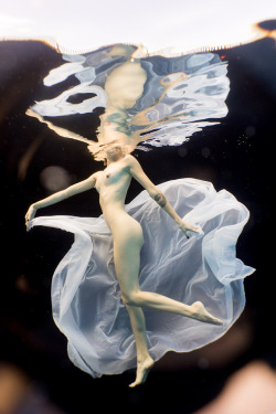lolafae:  An underwater mating ritual.Model: Lola FaePhotography by Ned Studio