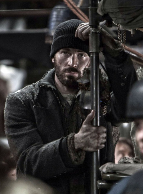 doesanyonewannagetout:  Is it weird that I think Chris Evans is more attractive in Snowpiercer than in any other movie he’s played in? Even though he’s covered in dirt and grime?? Nope, not weird at all. He’s hella sexy in Snowpeircer 