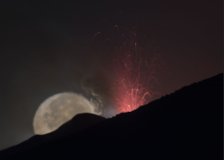 the-wolf-and-moon:Luna and Mt. Etna  