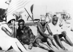 chocolatecakesandthickmilkshakes:  blackhistoryalbum:  The Inkwell | Santa Monica, CA  1930s     2 of 2 During the early 20th century, a section of the Santa Monica Beach referred to as the “Ink Well”  was one of the few areas in California
