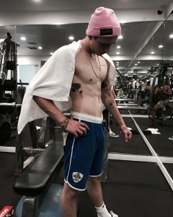 debriefed:  Candid: shirtless Brooklyn Beckham at the gym