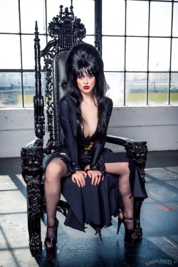 sexynerdgirls:  Elvira by Larkin Love   Whoa whoa whoa!~ O /////O &lt;3 &lt;3 &lt;3