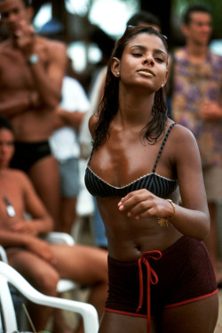 purnima-slut:  africansouljah:  Thomas HoepkerBRAZIL. Porto Seguro. 1999. Vacationers dance at the AxŽ Moi beachclub at the site of the Portuguese discovery of Brazil in April 1500.   She’s beautiful
