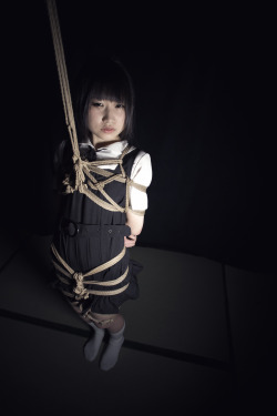 evilthell:  My rope and photo, more at http://evilthell.com 