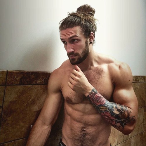 hot guys with tattoos and scruff!