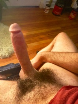xxl-cock-lover:  would love to suck his huge