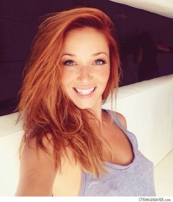 (more girls like this on http://ift.tt/2mVKSF3) Red hair and a smile (Cross post /r/happygirls)