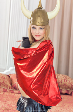 cosplay-77:  Assgard Queen♥