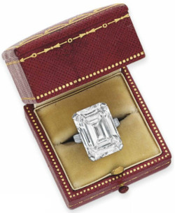 Diamondsinthelibrary:  What Do You Think Of This Diamond Ring By Cartier? The Center