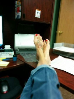 Wvfootfetish:  Just-An-Ordinary-Gal:feet Up Friday.friday’s Are Always A Capri