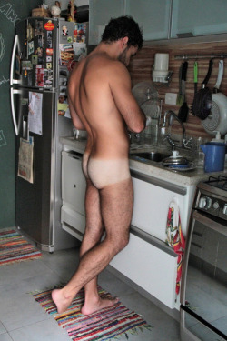 alanh-me:    45k+ follow all things gay, naturist and “eye catching”   